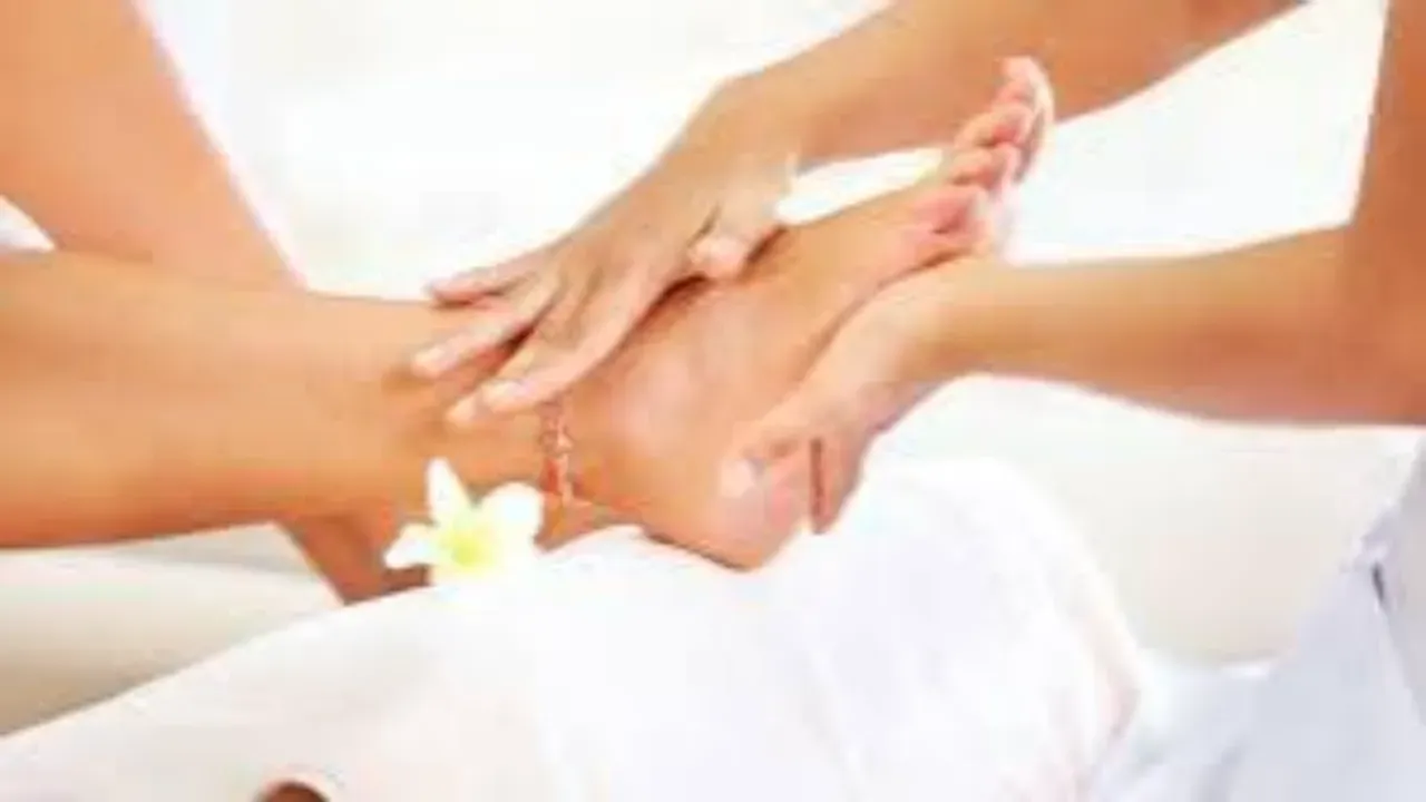 Luxury Happy Feet , Hard Skin Removal & Leg Massage + SPA